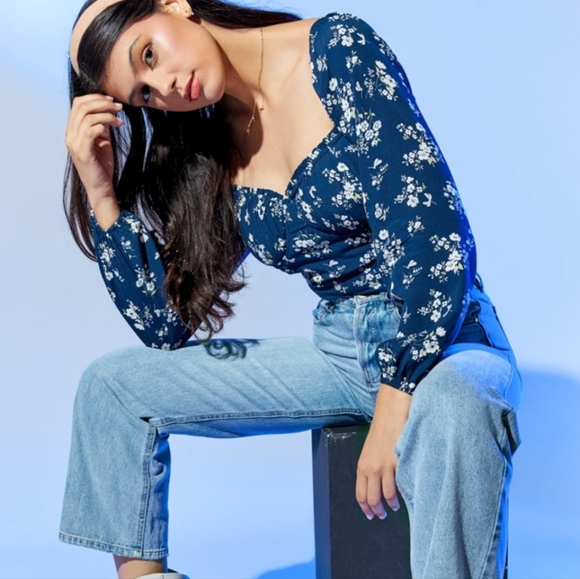 kenzie Tops - NWT Kenzie Floral Corset Blouse sweetheart neck